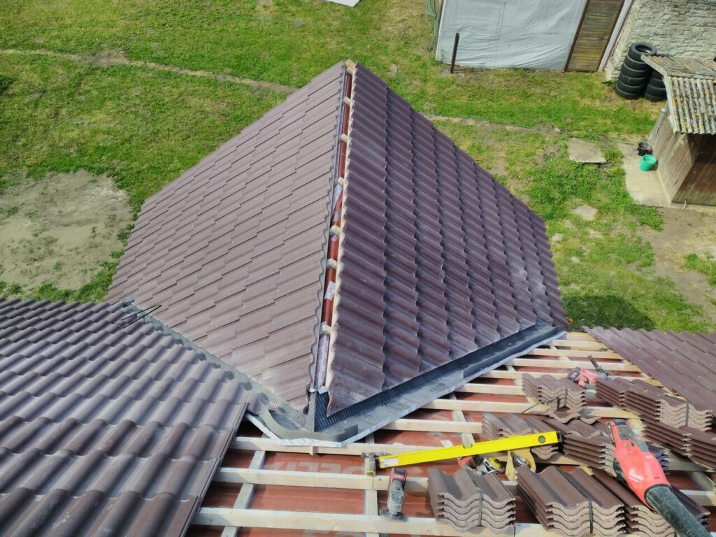 Katuseharja kivide paigaldus