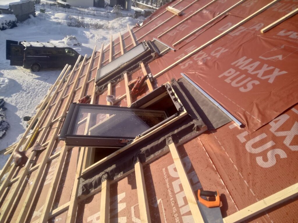 Svingavaneva Velux katuseakna paigaldus viilkatusele talvistes tingimustes